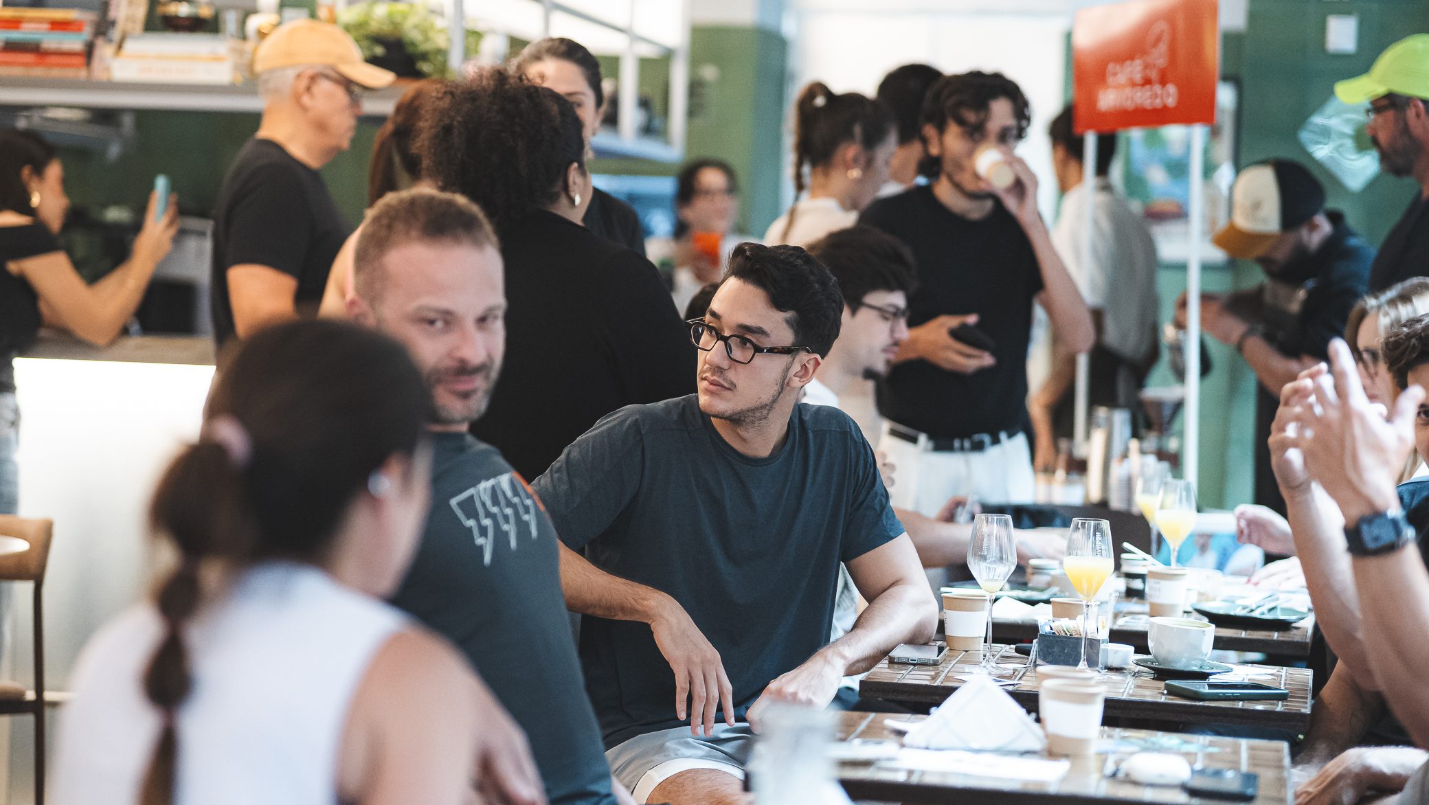 Eventos diurnos impulsionam tendência das “coffee parties” e movimentam espaços em Fortaleza