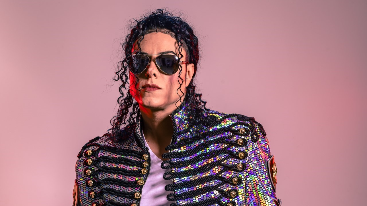 Rodrigo Teaser apresenta talk show em homenagem a Michael Jackson nos shoppings RioMar em Fortaleza