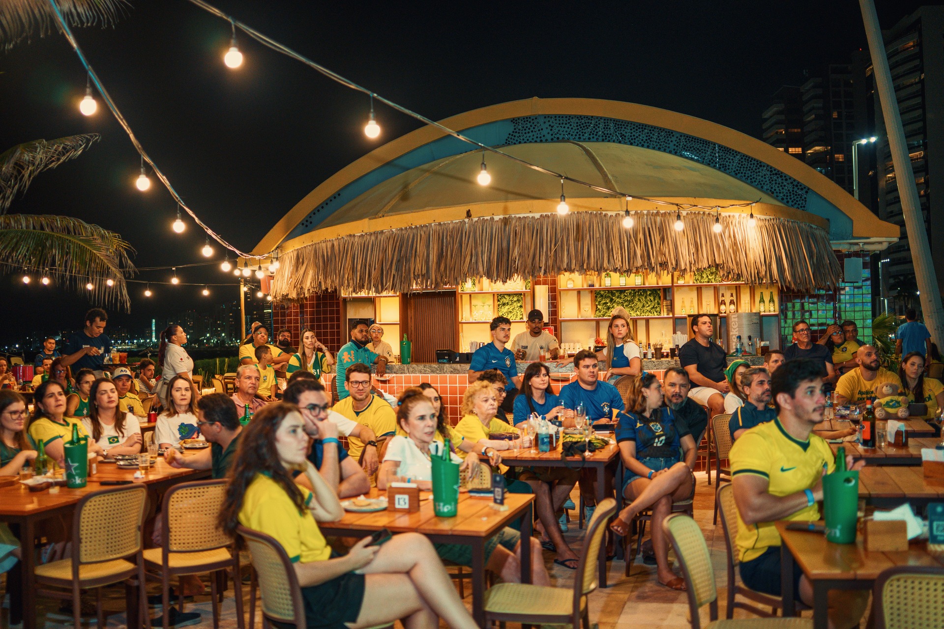 Grupo Illa reúne música ao vivo e experiências gastronômicas para transmissão do jogo do Brasil no próximo domingo 